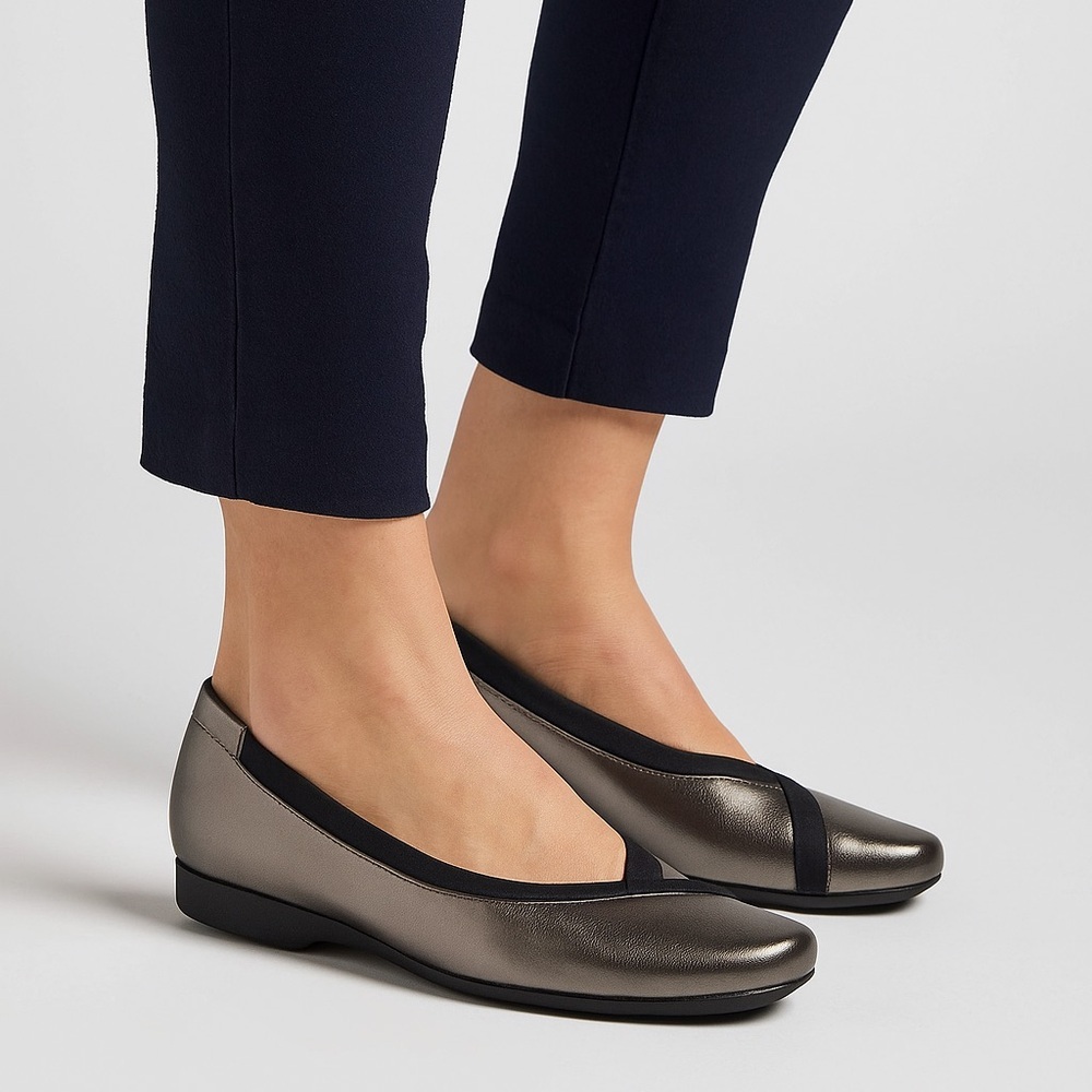 Clarks Un Darcey Ease Pebble Leather Metallic ballet flats WIDE